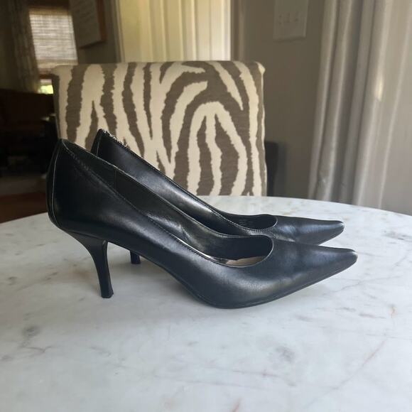 Calvin Klein Black Dolly Mid-Height Classic Point Toe Heels - Picture 12 of 15